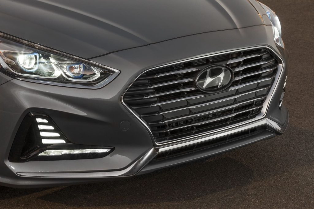 Hyundai представил гибридные версии Sonata, на автосалоне в Чикаго.