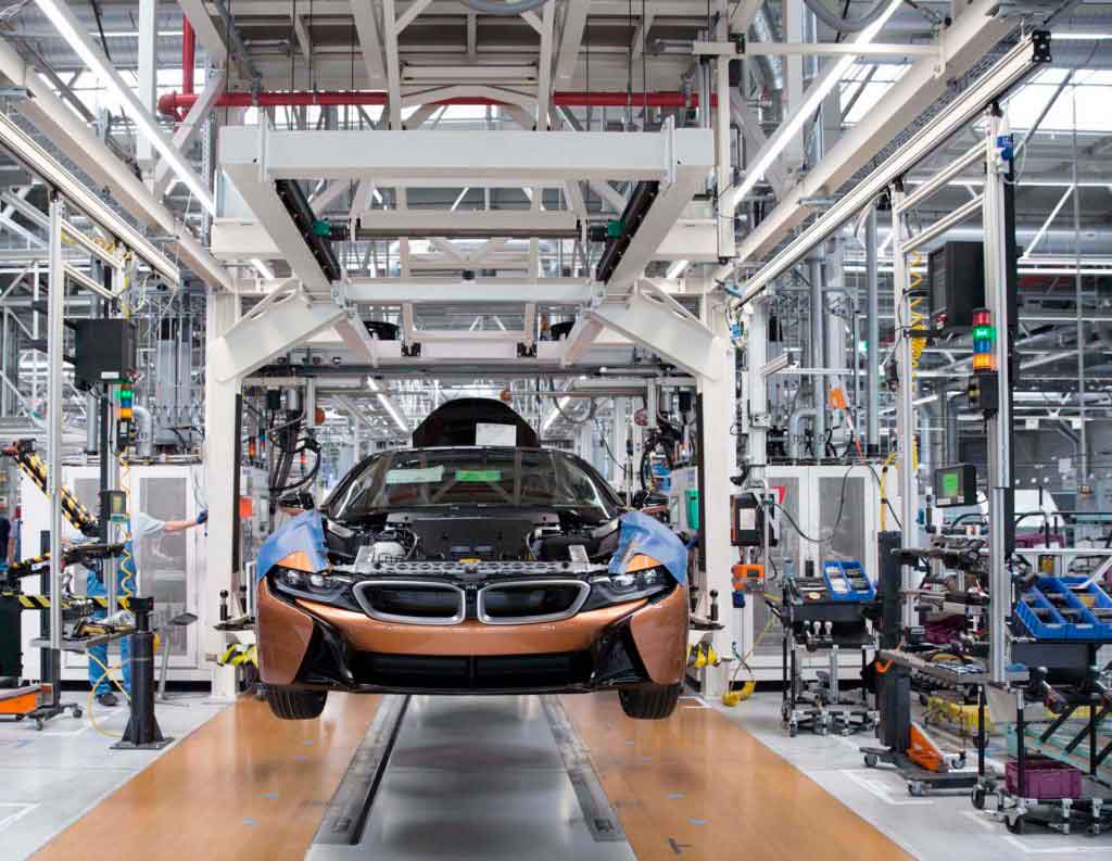 Обновленный купе и новый родстер BMW i8 встали на конвейер в Лейпциге
