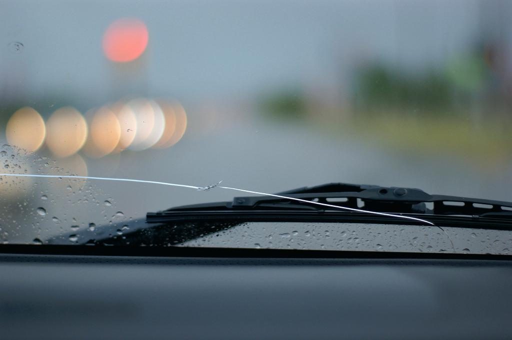 Грозит ли штраф за трещину в стекле автомобиля?