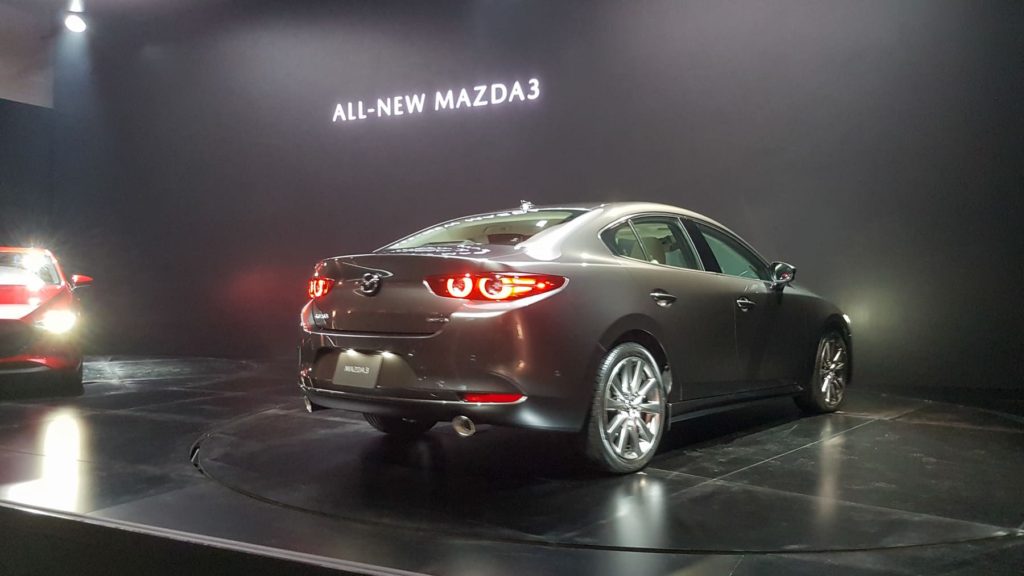 Mazda3 2019. Живые фото.