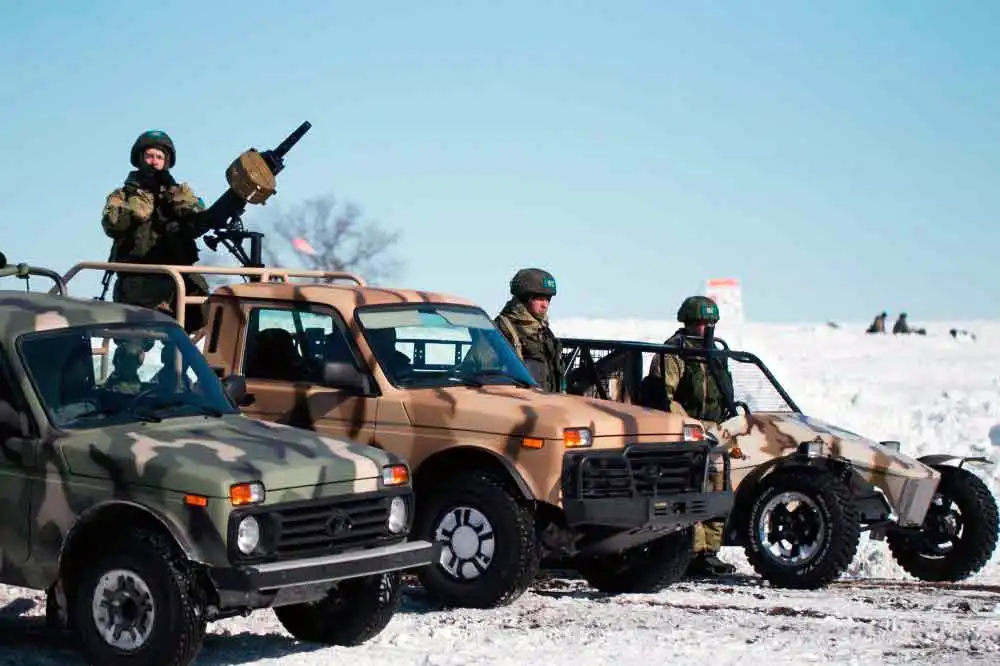 Тольяттинцы показали Ниву специального назначения и багги УРА