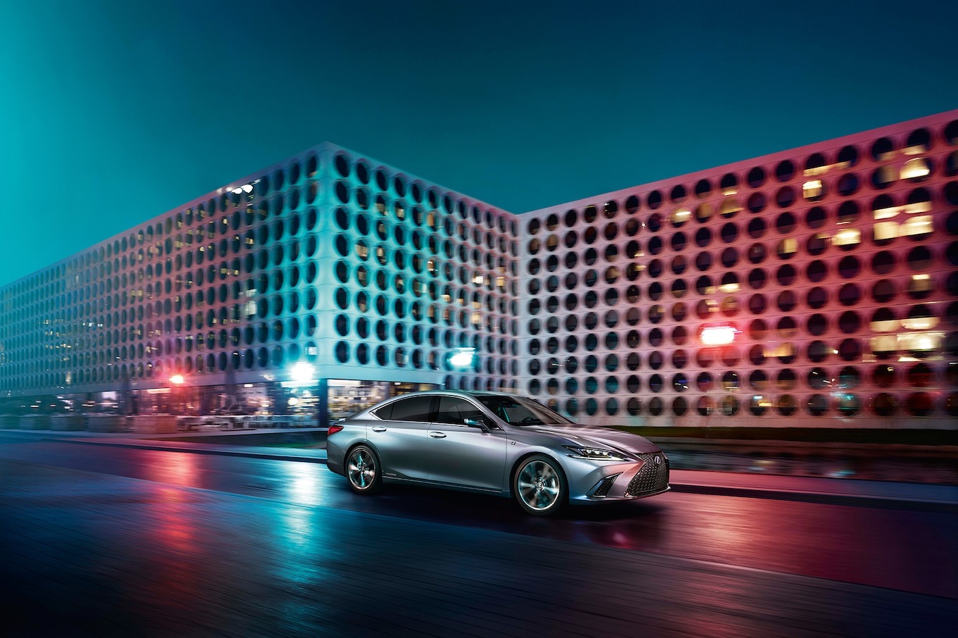 Обновленный Lexus ES 2019 представили в Пекине