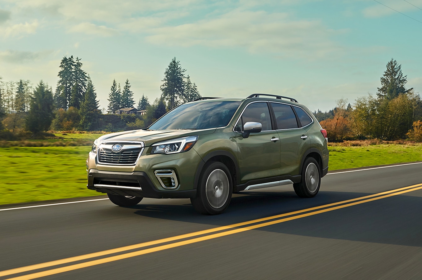 2019 Subaru Forester front three quarter in motion 02 1