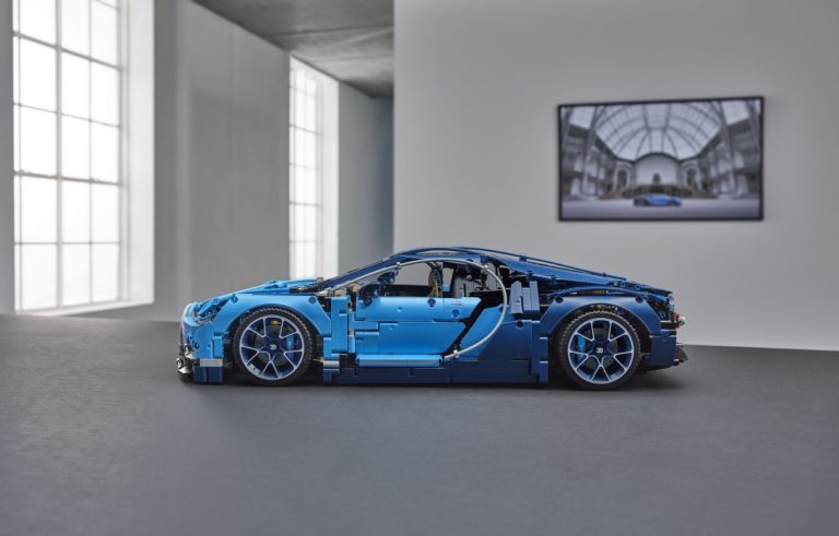 LEGO Technic Bugatti Chiron. Гиперкар из 3500 деталей за 400$.