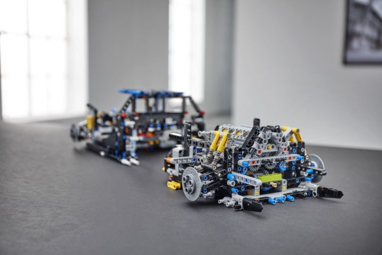 LEGO Technic Bugatti Chiron. Гиперкар из 3500 деталей за 400$.