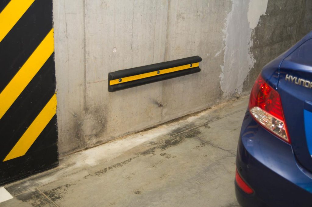 Оборудование для парковки: как защитить стены?