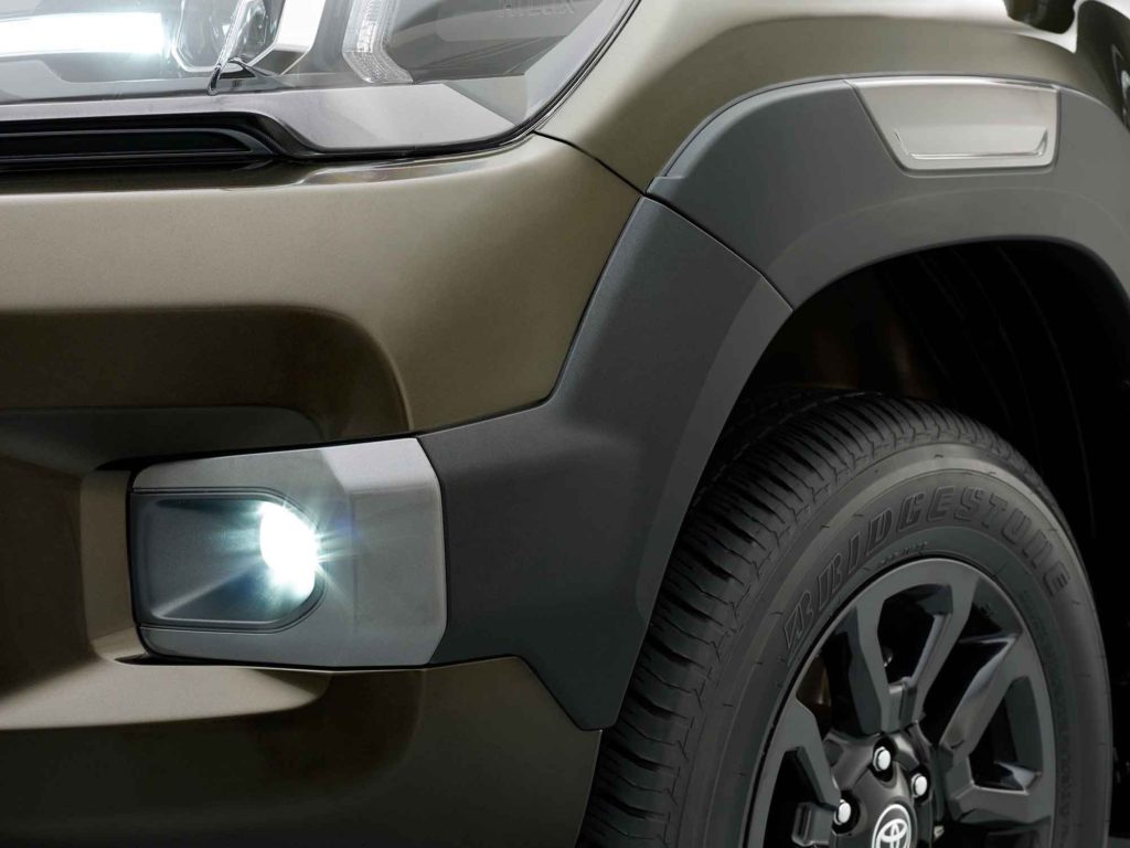 Toyota Hilux 2021 - новый турбодизель и обновленный экстерьер