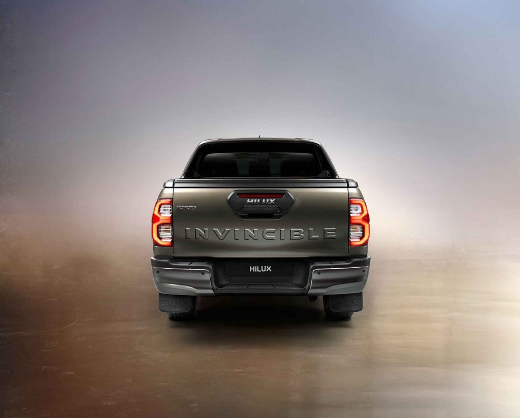 Toyota Hilux 2021 - новый турбодизель и обновленный экстерьер