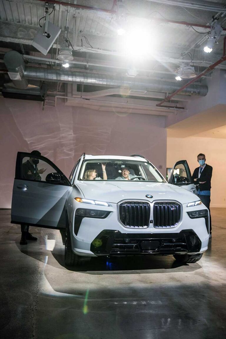 BMW X7 2023 года представили в Нью-Йорке